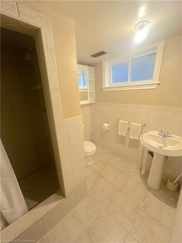 151 Homeside Avenue, Hamilton, ON - Indoor Photo Showing Bathroom