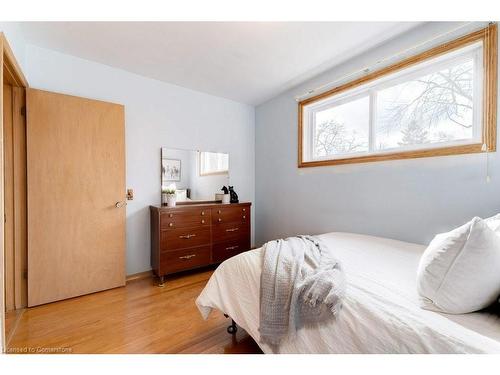 146 West 3Rd Street, Hamilton, ON - Indoor Photo Showing Bedroom