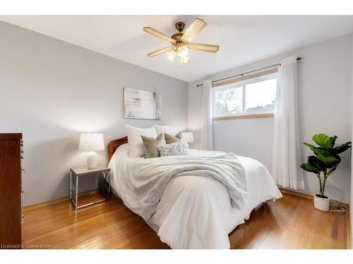 146 West 3Rd Street, Hamilton, ON - Indoor Photo Showing Bedroom