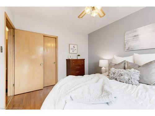 146 West 3Rd Street, Hamilton, ON - Indoor Photo Showing Bedroom