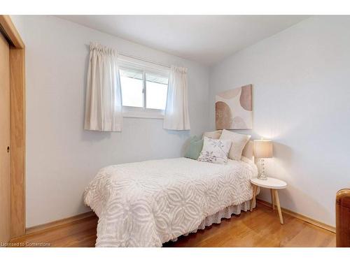 146 West 3Rd Street, Hamilton, ON - Indoor Photo Showing Bedroom