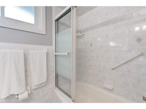 146 West 3Rd Street, Hamilton, ON - Indoor Photo Showing Bathroom