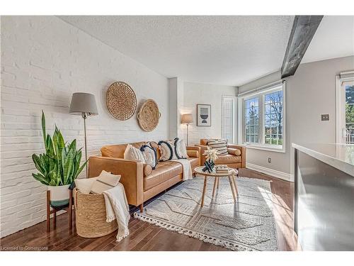 1806 Hobson Drive, Burlington, ON - Indoor Photo Showing Living Room