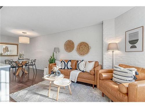 1806 Hobson Drive, Burlington, ON - Indoor Photo Showing Living Room