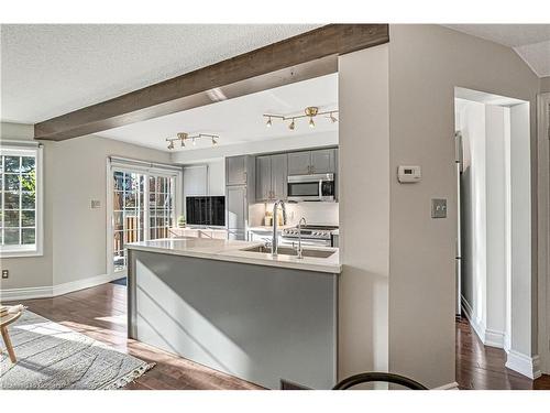 1806 Hobson Drive, Burlington, ON - Indoor Photo Showing Kitchen