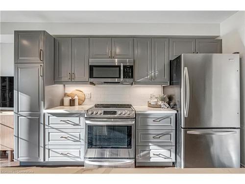 1806 Hobson Drive, Burlington, ON - Indoor Photo Showing Kitchen With Upgraded Kitchen