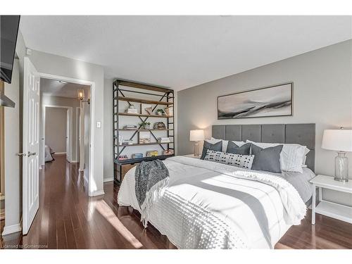 1806 Hobson Drive, Burlington, ON - Indoor Photo Showing Bedroom