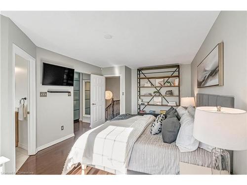 1806 Hobson Drive, Burlington, ON - Indoor Photo Showing Bedroom