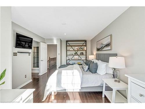 1806 Hobson Drive, Burlington, ON - Indoor Photo Showing Bedroom