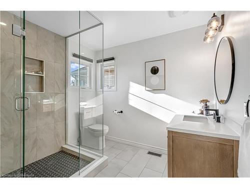 1806 Hobson Drive, Burlington, ON - Indoor Photo Showing Bathroom