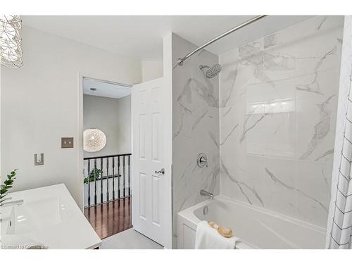 1806 Hobson Drive, Burlington, ON - Indoor Photo Showing Bathroom