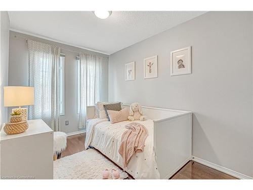 1806 Hobson Drive, Burlington, ON - Indoor Photo Showing Bedroom