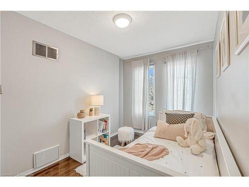 1806 Hobson Drive, Burlington, ON - Indoor Photo Showing Bedroom