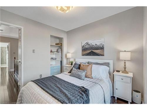 1806 Hobson Drive, Burlington, ON - Indoor Photo Showing Bedroom