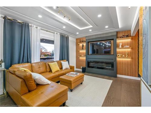 15 Andres Street, Virgil, ON - Indoor Photo Showing Living Room With Fireplace