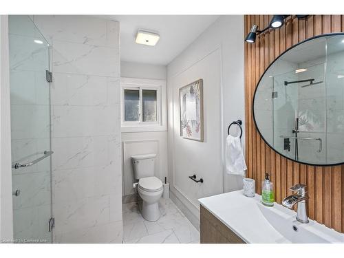 15 Andres Street, Virgil, ON - Indoor Photo Showing Bathroom