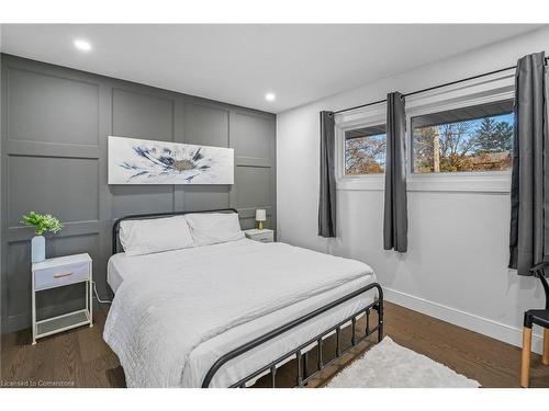 15 Andres Street, Virgil, ON - Indoor Photo Showing Bedroom