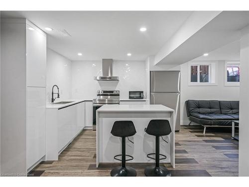 15 Andres Street, Virgil, ON - Indoor Photo Showing Kitchen