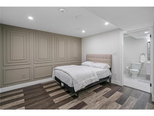 15 Andres Street, Virgil, ON - Indoor Photo Showing Bedroom