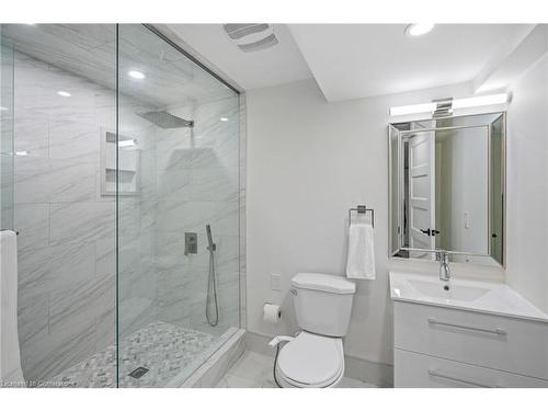 15 Andres Street, Virgil, ON - Indoor Photo Showing Bathroom