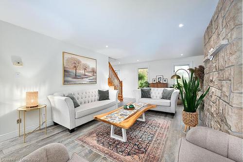 1229 Valens Road S, Flamborough, ON - Indoor Photo Showing Living Room