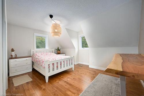 1229 Valens Road S, Flamborough, ON - Indoor Photo Showing Bedroom