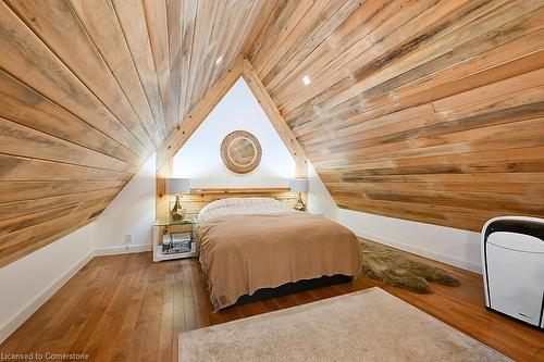 1229 Valens Road S, Flamborough, ON - Indoor Photo Showing Bedroom