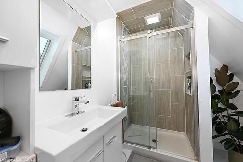 1229 Valens Road S, Flamborough, ON - Indoor Photo Showing Bathroom