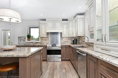 1229 Valens Road S, Flamborough, ON - Indoor Photo Showing Kitchen With Upgraded Kitchen