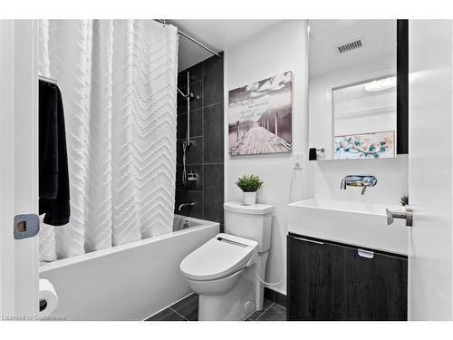 210-370 Martha Street, Burlington, ON - Indoor Photo Showing Bathroom