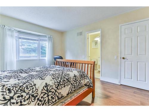 214 Silverbirch Boulevard, Mount Hope, ON - Indoor Photo Showing Bedroom