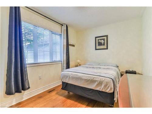 214 Silverbirch Boulevard, Mount Hope, ON - Indoor Photo Showing Bedroom