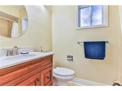 214 Silverbirch Boulevard, Mount Hope, ON - Indoor Photo Showing Bathroom