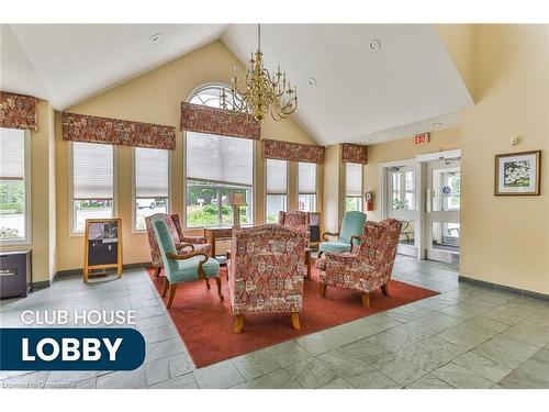 214 Silverbirch Boulevard, Mount Hope, ON - Indoor Photo Showing Living Room