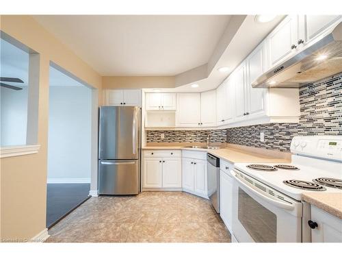 306B-1061 Vansickle Road N, St. Catharines, ON - Indoor Photo Showing Kitchen