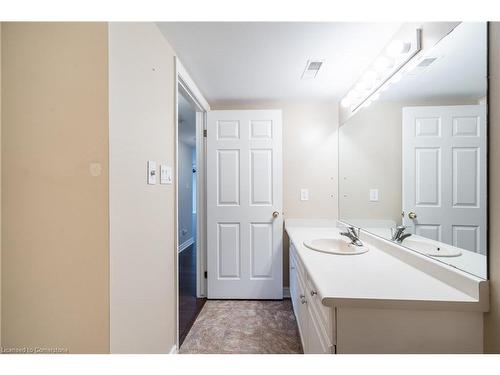 306B-1061 Vansickle Road N, St. Catharines, ON - Indoor Photo Showing Bathroom