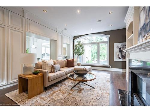 115 Rosemary Lane, Ancaster, ON - Indoor Photo Showing Living Room