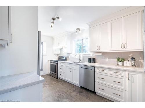 130 Kings Forest Drive, Hamilton, ON - Indoor Photo Showing Kitchen