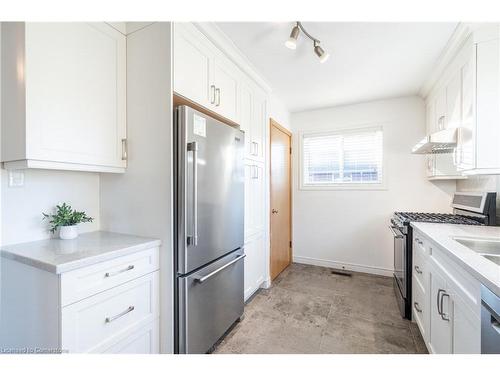 130 Kings Forest Drive, Hamilton, ON - Indoor Photo Showing Kitchen