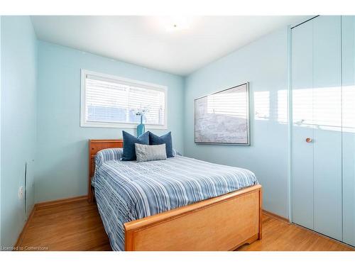 130 Kings Forest Drive, Hamilton, ON - Indoor Photo Showing Bedroom