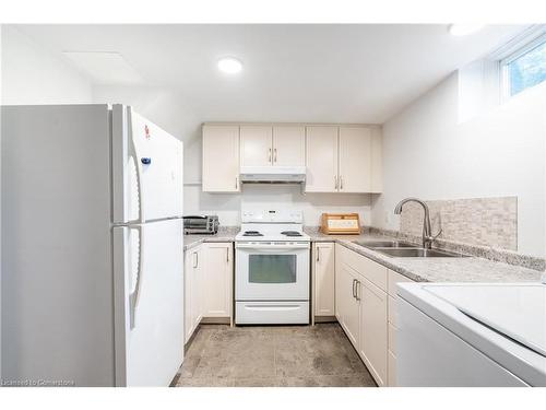 130 Kings Forest Drive, Hamilton, ON - Indoor Photo Showing Kitchen With Double Sink