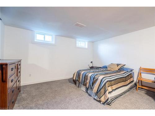 130 Kings Forest Drive, Hamilton, ON - Indoor Photo Showing Bedroom