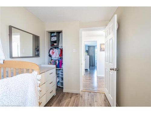 38 Golden Orchard Drive, Hamilton, ON - Indoor Photo Showing Bedroom