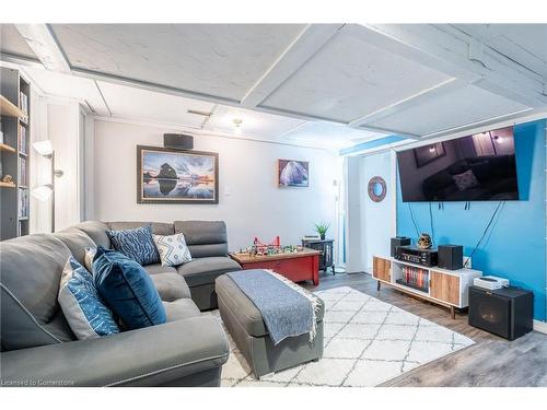 38 Golden Orchard Drive, Hamilton, ON - Indoor Photo Showing Living Room