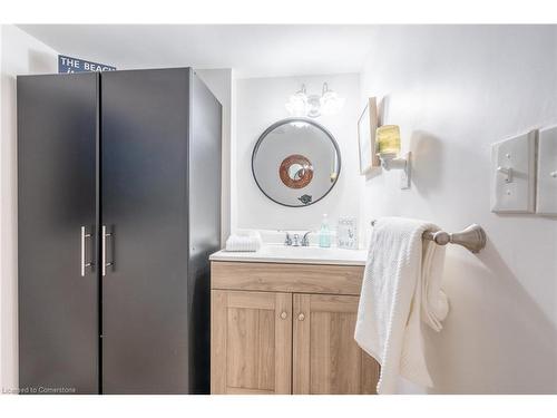 38 Golden Orchard Drive, Hamilton, ON - Indoor Photo Showing Bathroom