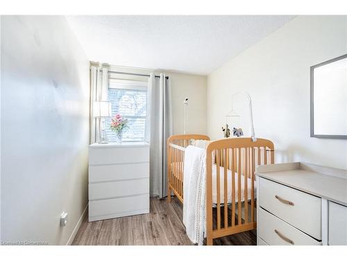 38 Golden Orchard Drive, Hamilton, ON - Indoor Photo Showing Bedroom