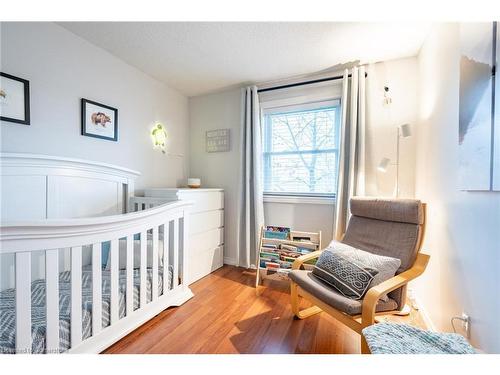 38 Golden Orchard Drive, Hamilton, ON - Indoor Photo Showing Bedroom