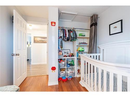 38 Golden Orchard Drive, Hamilton, ON - Indoor Photo Showing Bedroom