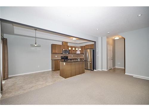 32 Serena Crescent, Stoney Creek, ON - Indoor Photo Showing Kitchen