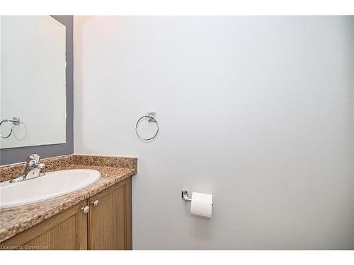 32 Serena Crescent, Stoney Creek, ON - Indoor Photo Showing Bathroom